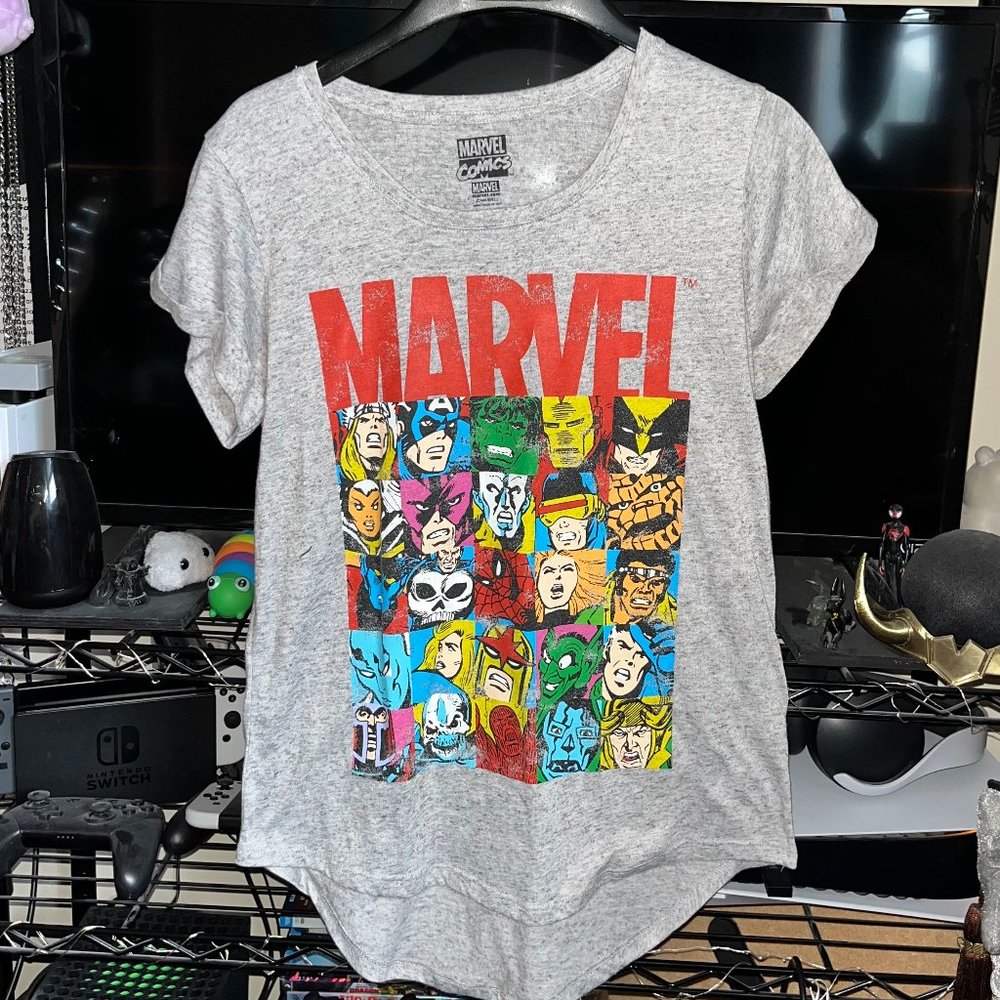 MARVEL Comics Women's Medium Graphic T-Shirt